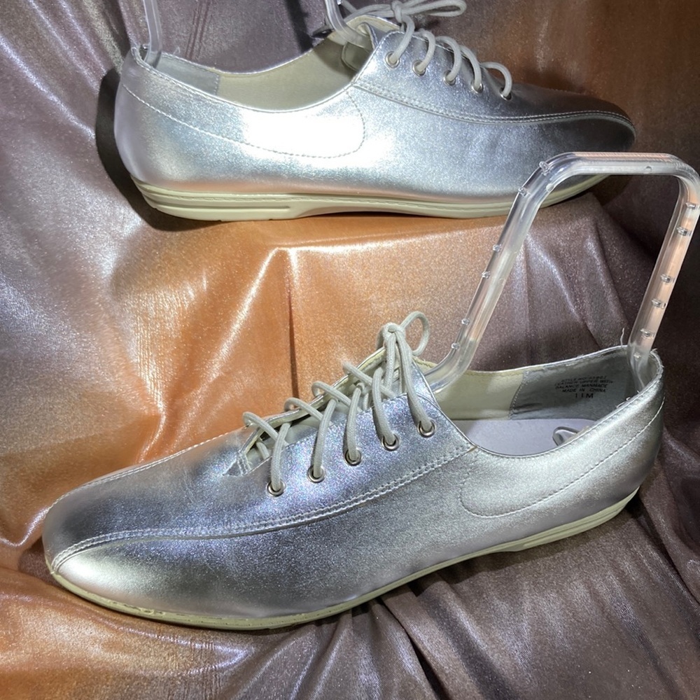VINTAGE 90’s bowling style silver lace up flats size‎ 11 box 6 fits like 11.